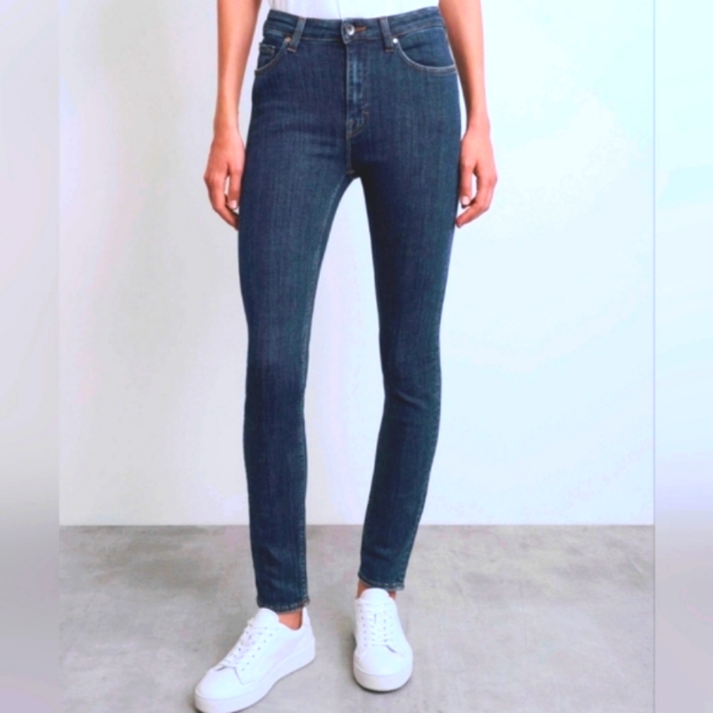 Shelly High Waist Designer Jeans. Sz 26.
